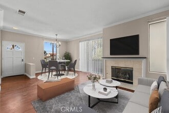 Building Photo - 2621 Plaza del Amo