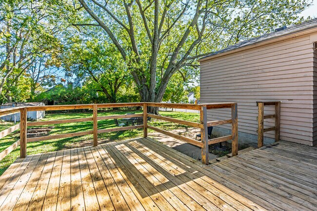 Building Photo - 2224 Harrodsburg Rd