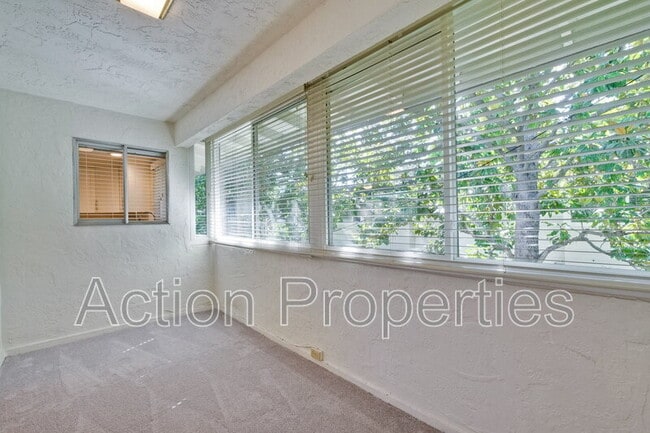 Building Photo - 14225 Lora Dr