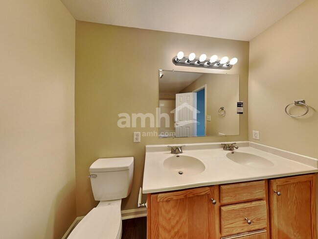 Building Photo - 12523 Doe Ln