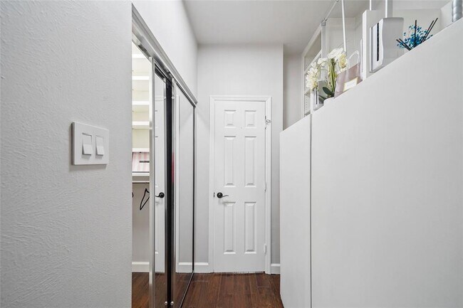 Building Photo - 2351 Summit Way Ct