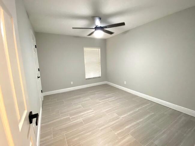 Building Photo - 115 Sunnyside Dr
