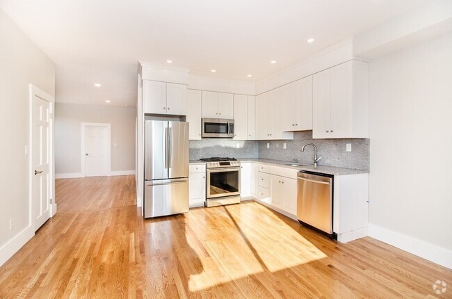 Building Photo - 61 Monmouth St