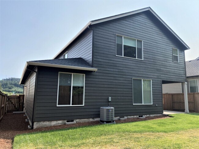 Building Photo - NEWER CONSTRUCTION! Beautiful Brand Home B...
