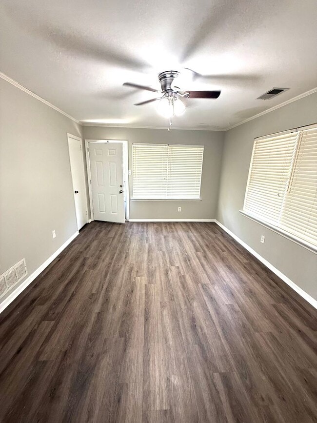 Building Photo - ** 3 Bed 1 Bath located in Grove Hill Estates ** Call 334-366-9198 to schedule a self tour
