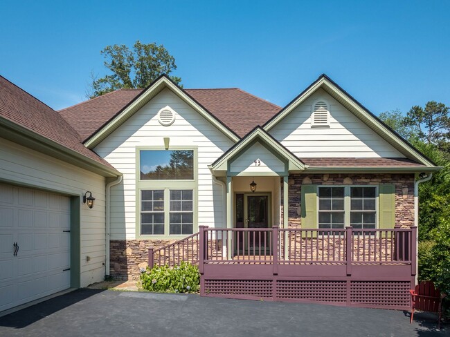 Building Photo - Beautiful Three-Bedroom Home in Candler