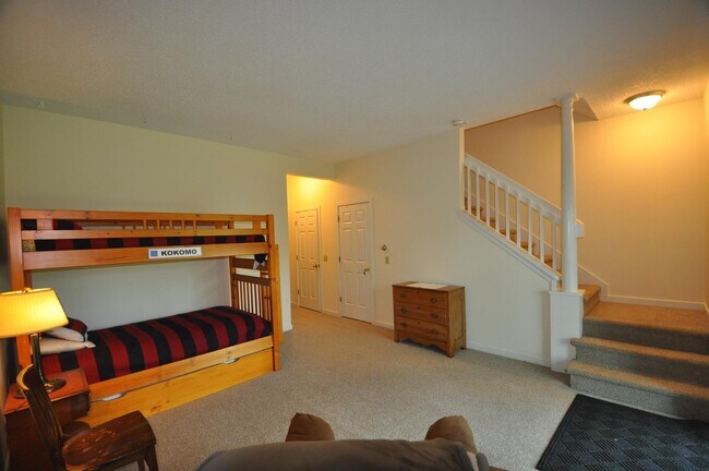 Building Photo - 181 Riverside Townhouses Rd