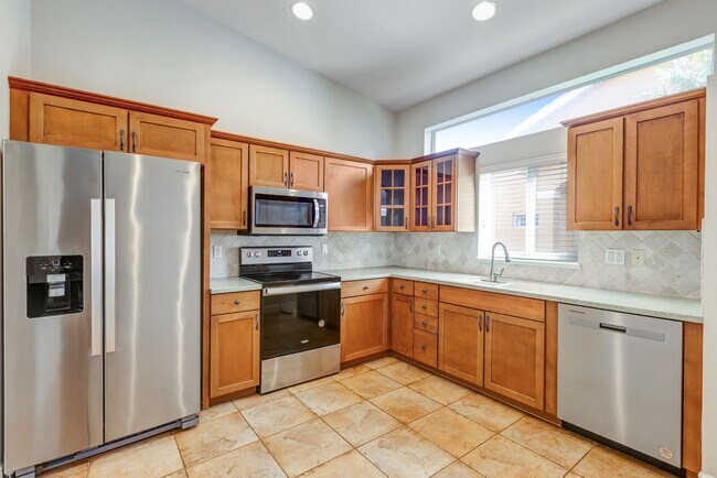 Building Photo - ** TUSCANY COVE ** 2 BED + DEN / 2 BATH / 2 CAR GARAGE - AMAZING LAKE VIEW! - ANNUAL RENTAL