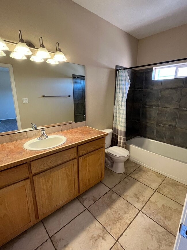 Building Photo - 3 bd / 3bth / 2 car near Pres, UNM, CNM, I-25