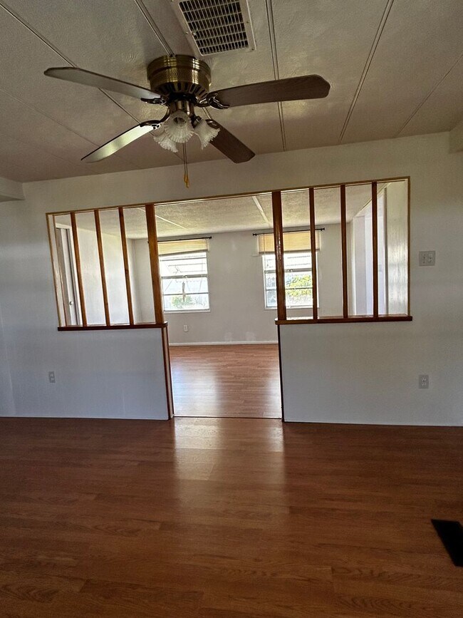 Building Photo - 2 Bedroom Home with a den - Loads of ameni...