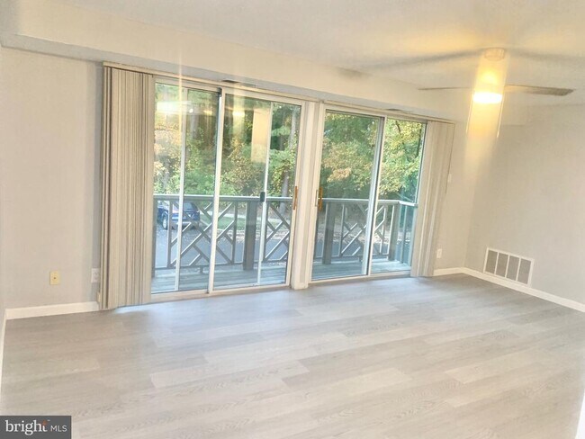 Building Photo - 5 Cranberry Ct