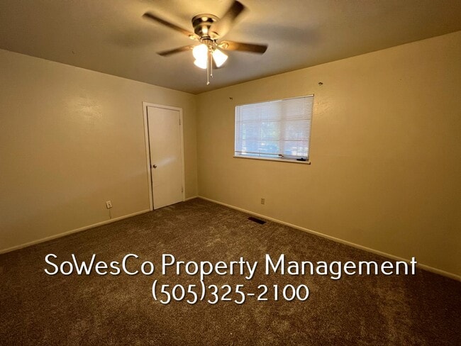 Building Photo - 3 Bedroom 2 Bath, Newer Flooring, Paint & ...