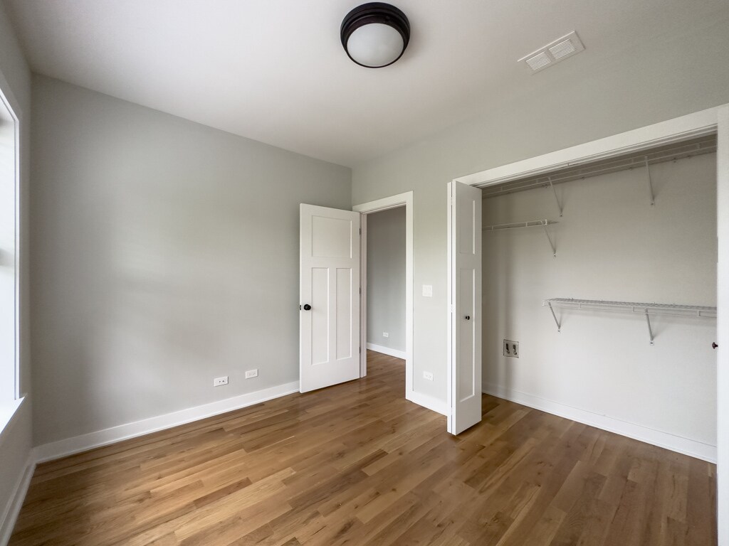 Building Photo - 2206 W Eastwood Ave