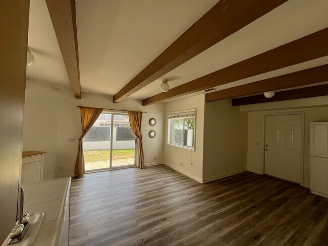 Building Photo - 535 Loma Vista St