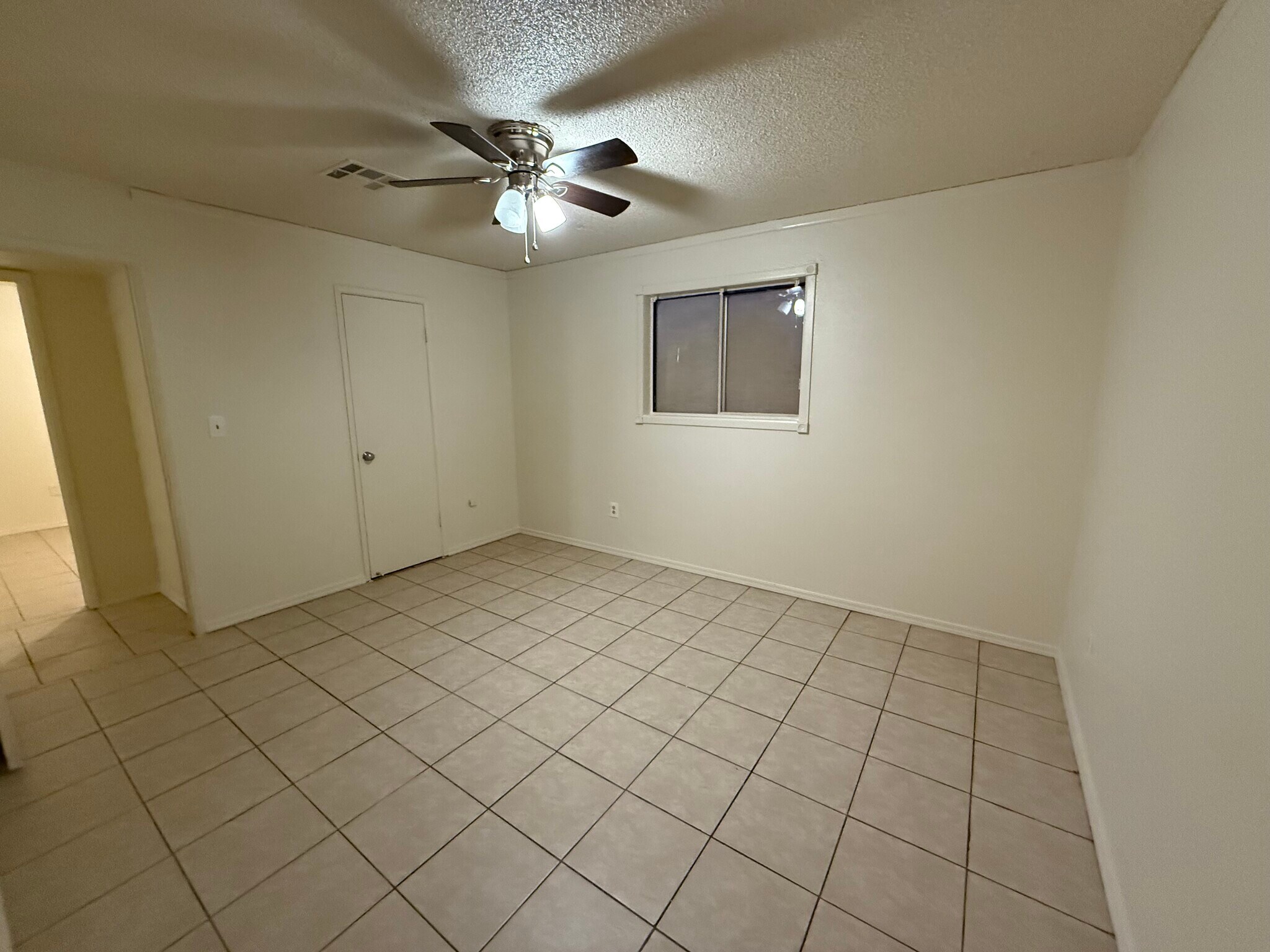 Master bedroom - 126 W Barrus Pl