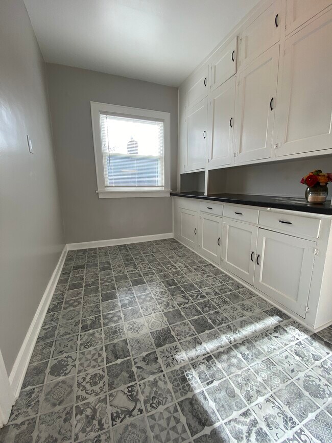 Building Photo - 4247 Cedar Ave S