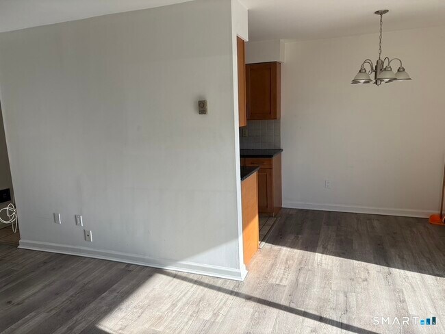 Building Photo - 12 Tuttle St