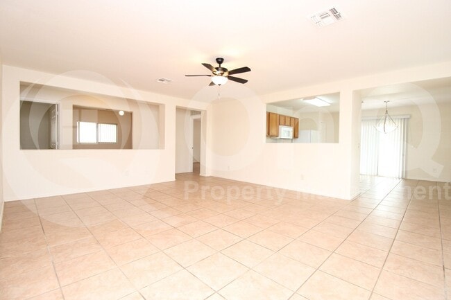 Building Photo - 667 W Jardin Dr