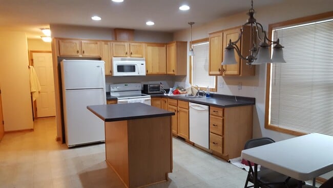 Building Photo - 3037 Venice Ln NW