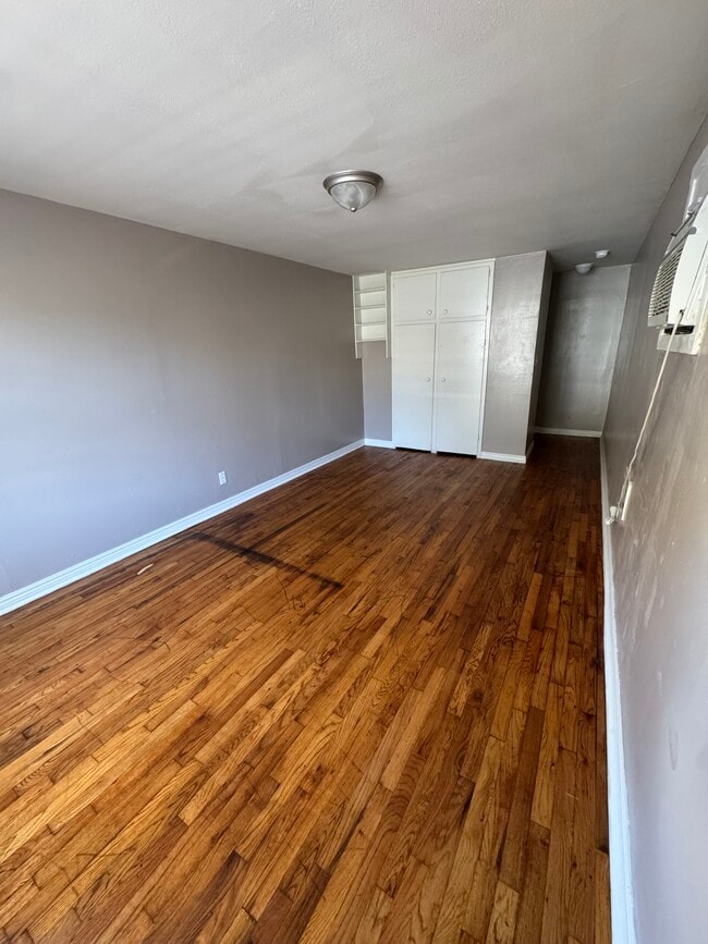 Building Photo - 3400 SE 20th St