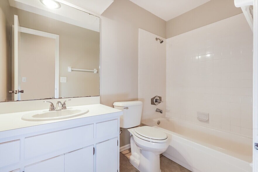 Building Photo - 2601 Berryvine Pl