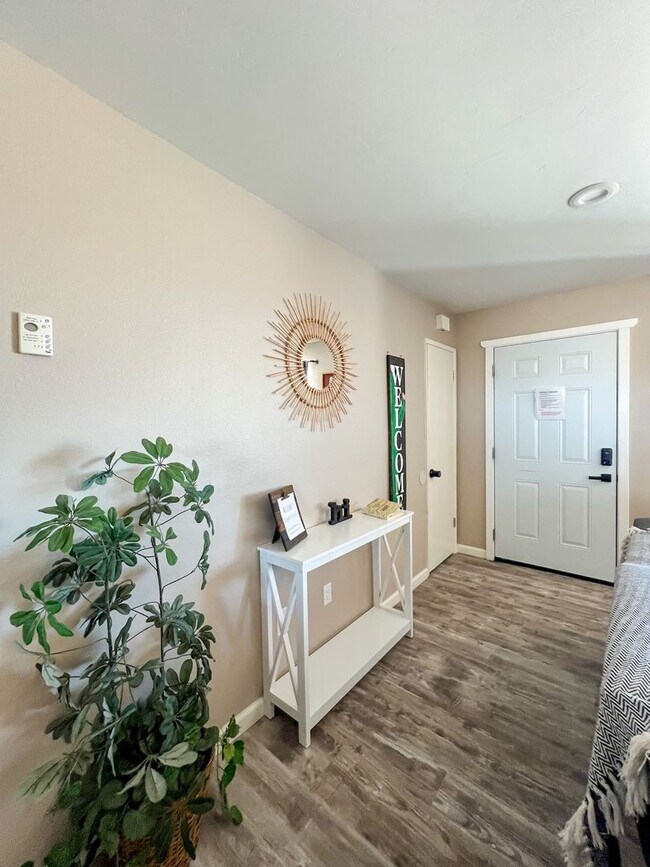 Building Photo - Joshua Tree Home with Desert Views