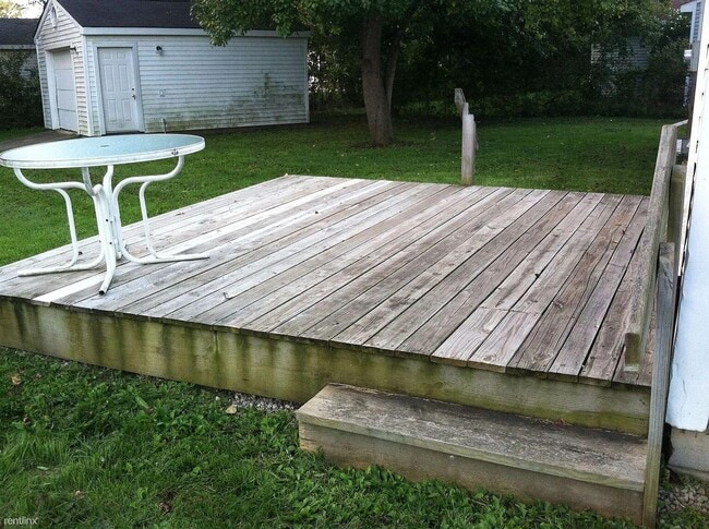 Building Photo - 2140 Champagne Dr