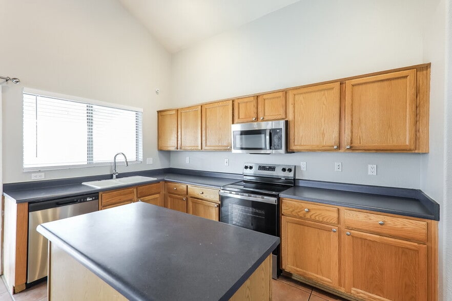 Building Photo - 14711 W Ely Dr