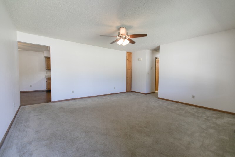 Building Photo - 1102 S Garden Ct