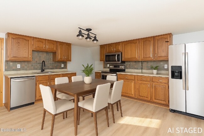 Building Photo - 89 Pecks Rd