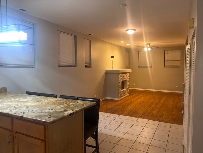 Building Photo - 1430 E 69th St