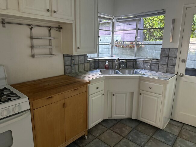 Kitchen - 710 Copeland Ct