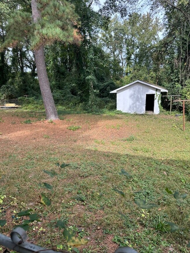 Building Photo - 1208 Neal St