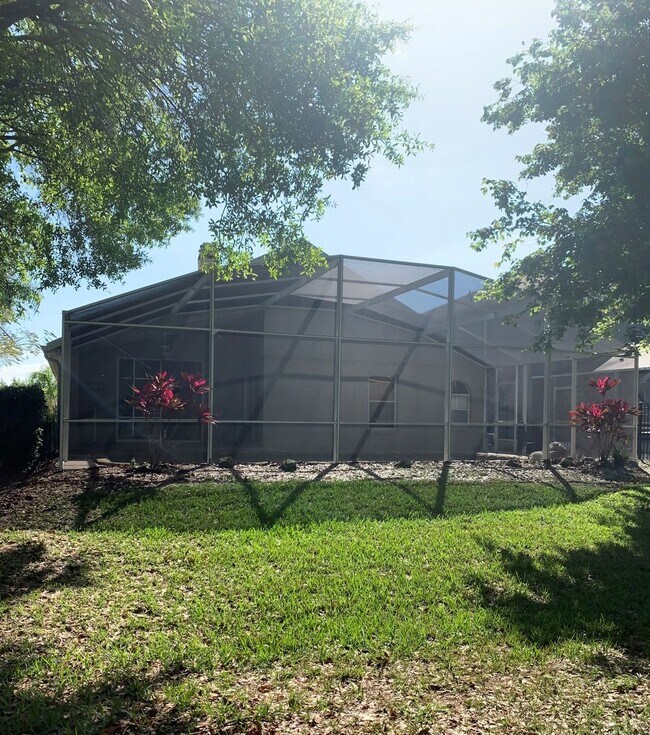 Building Photo - 3/2 Pool Home in Manderley Run