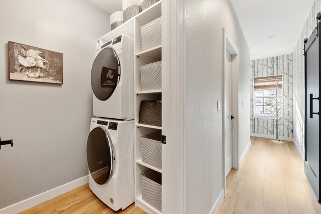 Building Photo - 1820 Horseshoe Ln