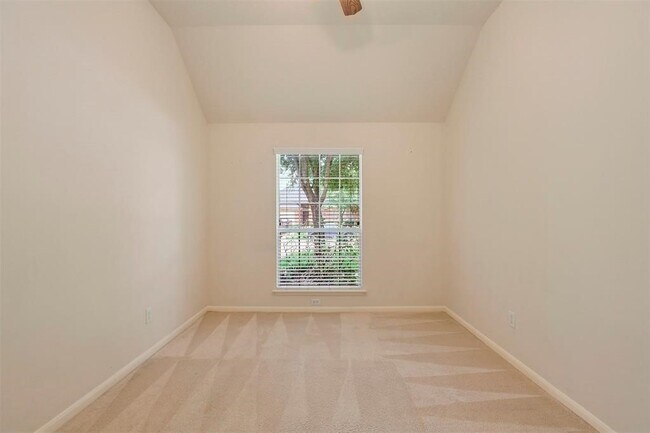 Building Photo - 11618 Columbia Pines Ln