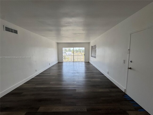 Primary Photo - 9700 W Bay Harbor Dr
