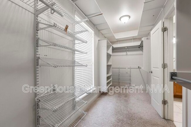 Building Photo - 11758 E Creek Ln