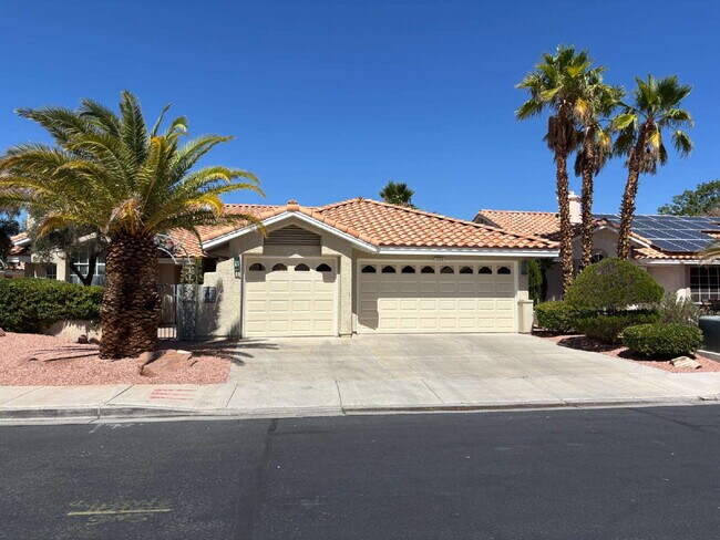 Building Photo - 3 Bed 2 1/2 Bath Water Front Home in Desert Shores