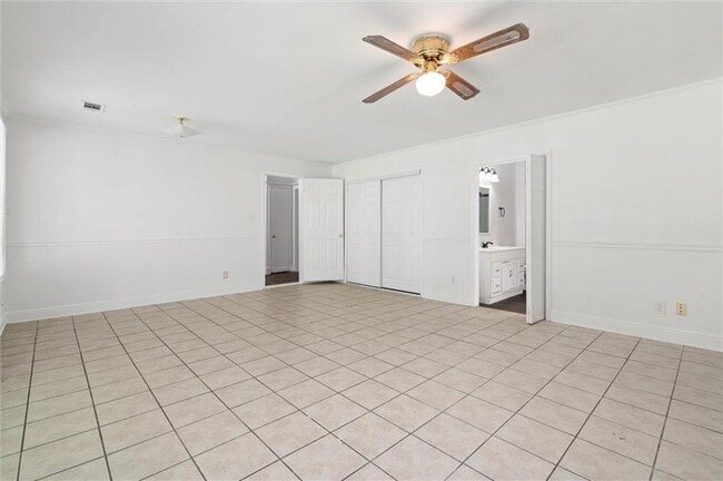 Building Photo - 105 Village Cir W