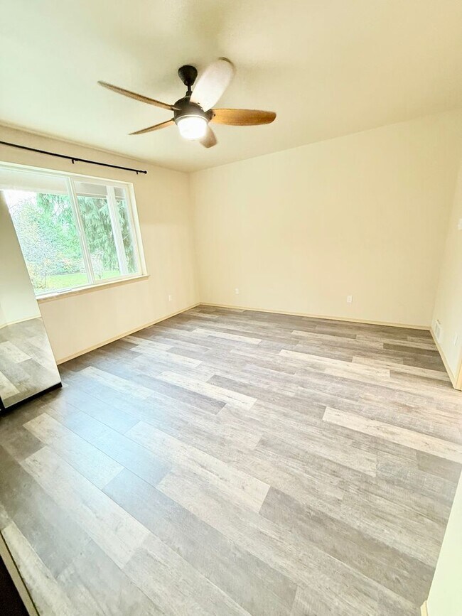 Building Photo - Beautiful house in Maple View Meadows.