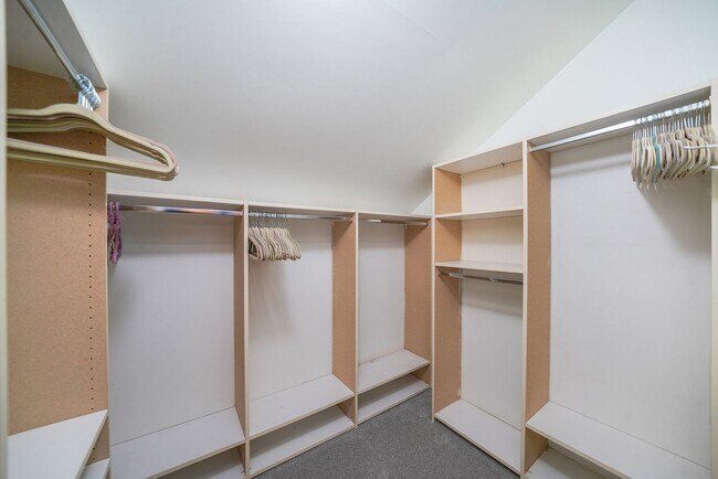 Building Photo - 3 Bed 2.5 Bath Townhome in Chesterbrook