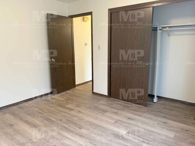 Building Photo - 1729 Palm Dr