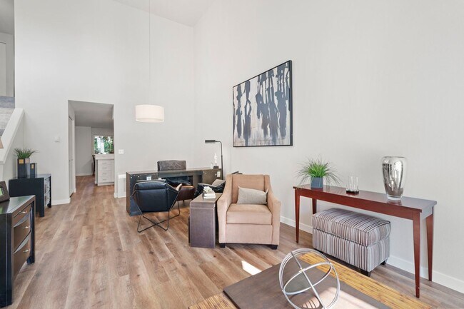 Building Photo - Water’s Edge Townhomes – Luxury Townhomes for Rent in Tacoma