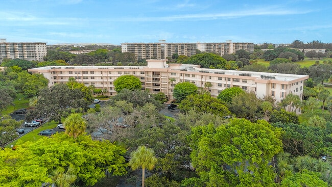 Building Photo - 3900 Oaks Clubhouse Dr