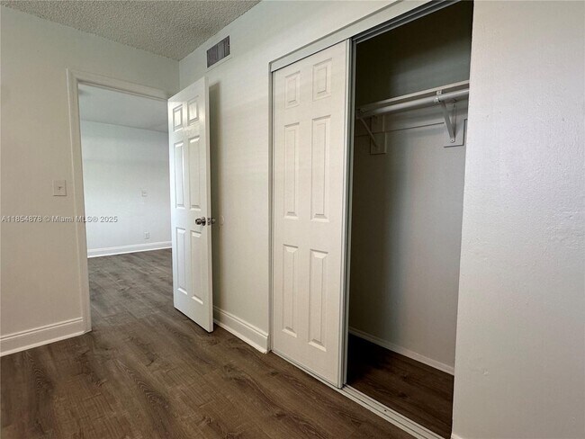Building Photo - 5661 SW 36th Ct
