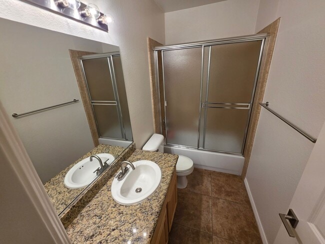 Building Photo - Stylish 3 Bedroom Townhome in Prime Huntington Beach Location