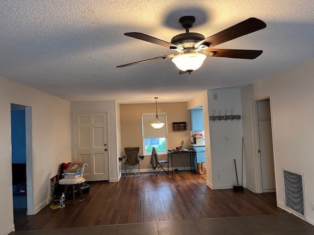 Building Photo - 250 E San Jose Rd