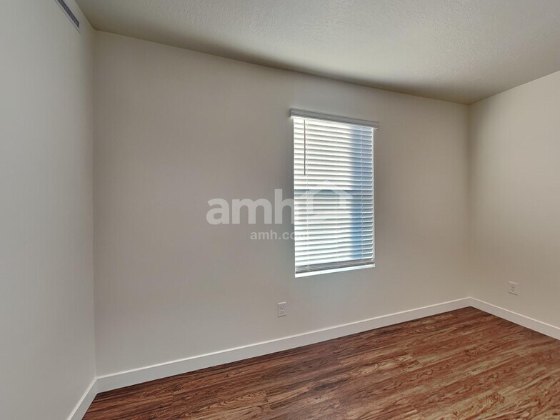 Building Photo - 1268 W Mahogany St