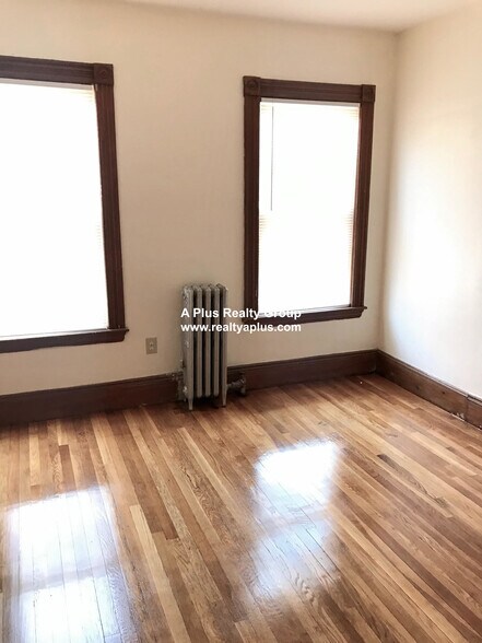 Building Photo - 336 Centre St